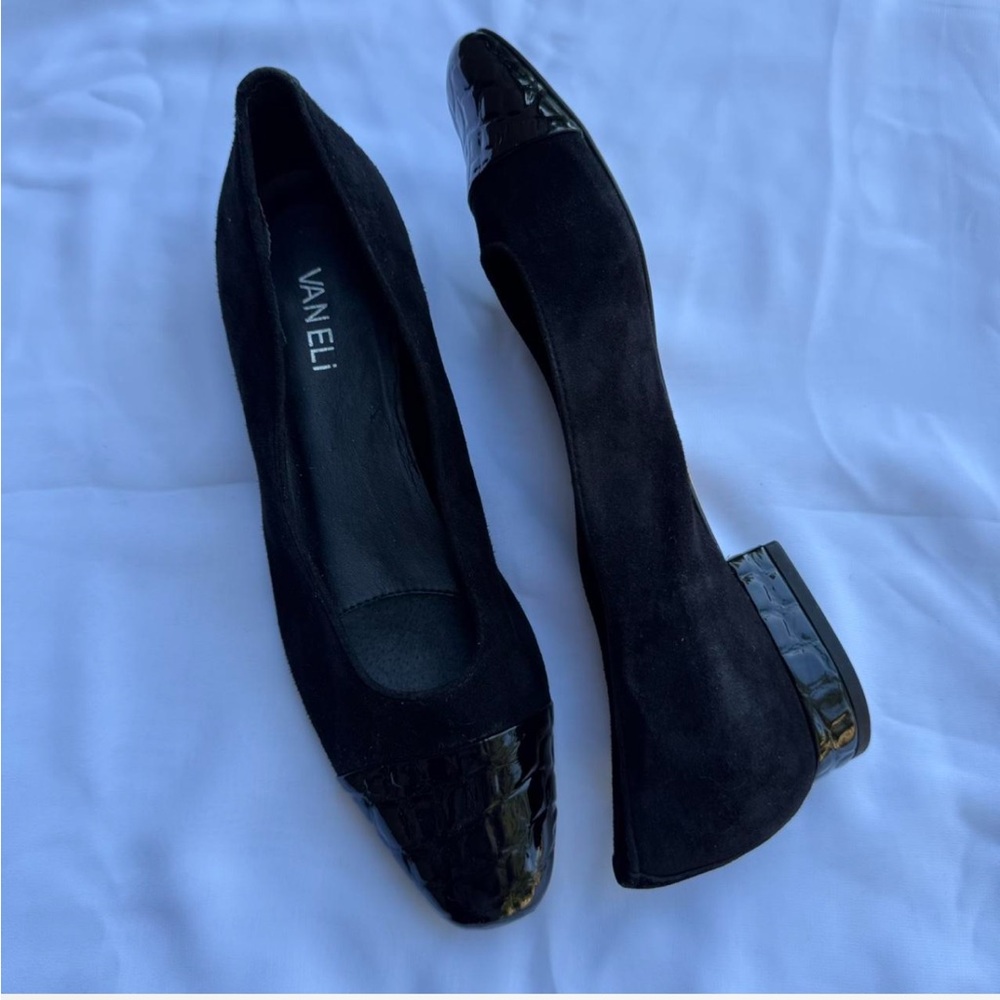 Vaneli Black Suede ballet flats size 9.5 with Croc-Patterned Toe.